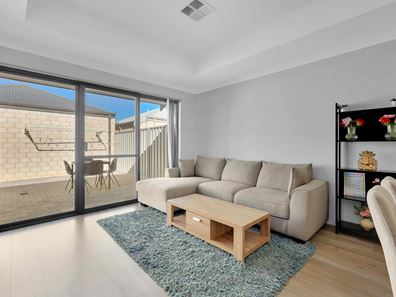 24 Latina Street, Piara Waters WA 6112
