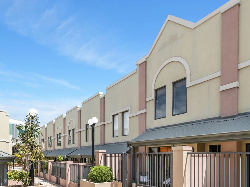 68/1 Station  Street, Subiaco