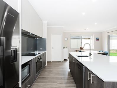 11 Salmon Gums Lane, Dawesville WA 6211