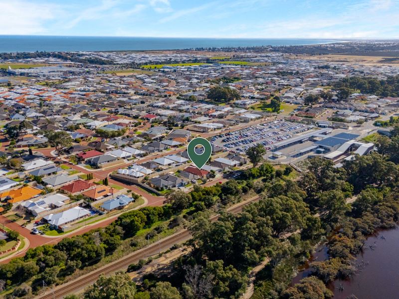 35 Arramall Trail, Lakelands WA 6180