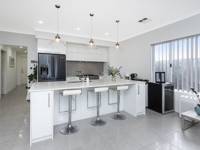 21 Azurite Loop, Wellard WA 6170