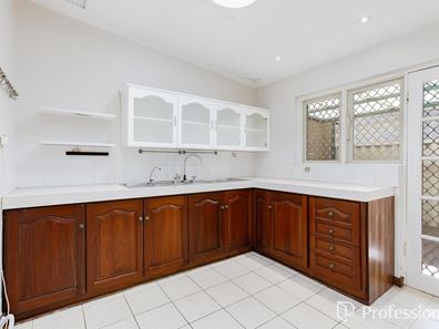16 Wavel Avenue, Riverton WA 6148
