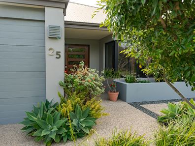25 Len Howard Drive, Erskine WA 6210