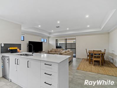 122 Lakewood Parkway, Coodanup WA 6210