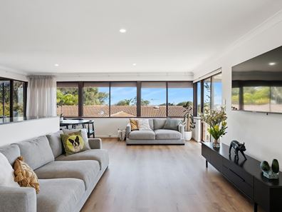 8A Thomas Way, Karrinyup WA 6018