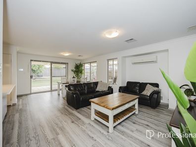8 Earlham Fairway, Ellenbrook WA 6069