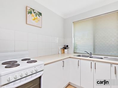 10/5 Kitchener Road, Melville WA 6156