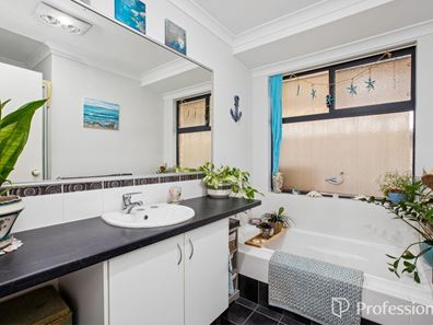 11 Bren Close, Byford WA 6122