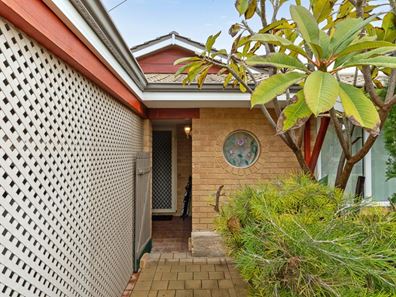 2B Rio Marina Way, Mindarie WA 6030