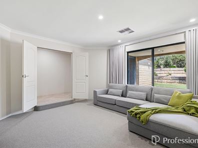 27 Yilgarn Street, Mundaring WA 6073