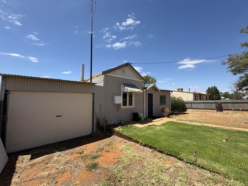 44 Woodward Street, Coolgardie