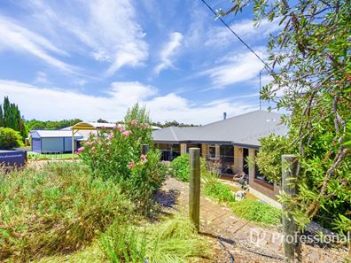 2 Saunders Street, Collie WA 6225