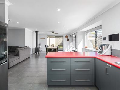 12 Kambany Approach, Dalyellup WA 6230