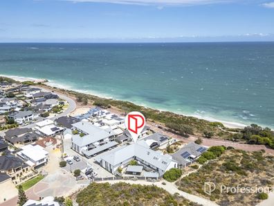 4/17 Royal James Court, Quinns Rocks WA 6030