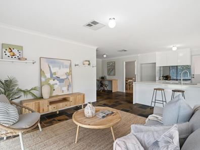17 Rothesay Court, Cooloongup WA 6168