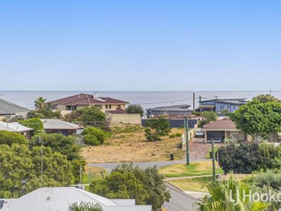 7 Allan Place, Halls Head WA 6210