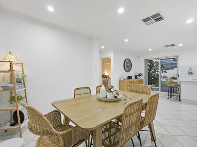 2 Chisholm Circle, Seville Grove WA 6112