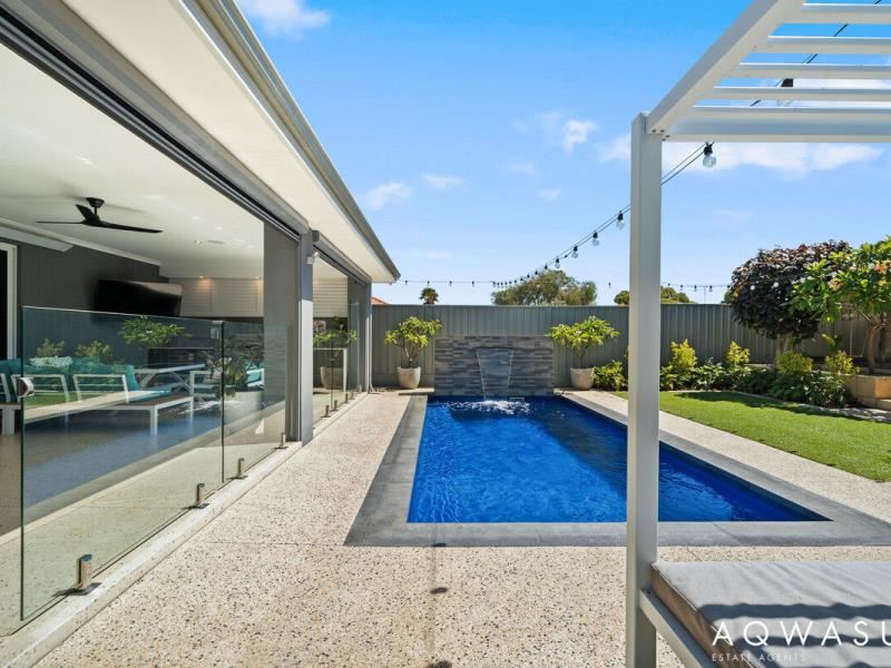 47 Crystaluna Drive, Golden Bay