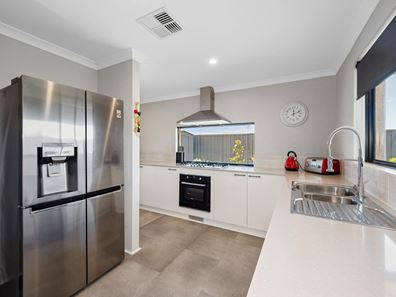 26 Gossan Chase, Piara Waters WA 6112