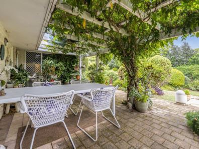11 Blamire Road, Kalamunda WA 6076
