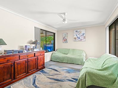6 Bresnahan Place, Marangaroo WA 6064
