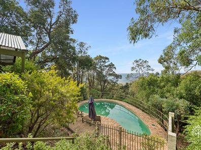 8 Echo Road, Kalamunda WA 6076
