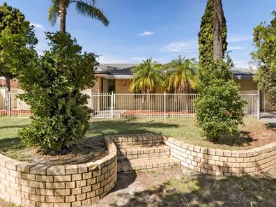 64 Discovery Drive, Thornlie WA 6108