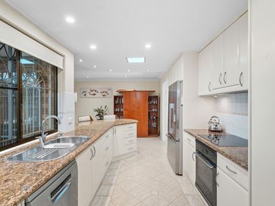 11 Kookerbrook Street, Dudley Park WA 6210