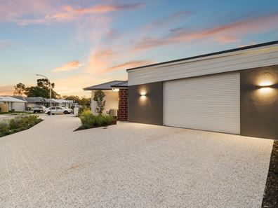 16 Yellowstone Grove, Success WA 6164