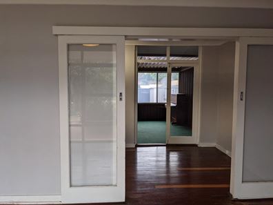 79 Pearl Rd, Cloverdale WA 6105