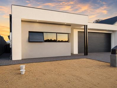 25 Lustre Road, Bennett Springs WA 6063
