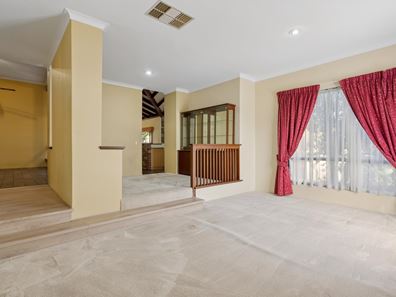 6 Flint Court, Leeming WA 6149