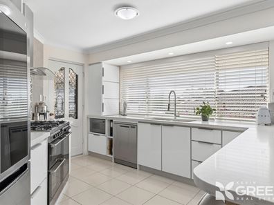 9 Lacebark Court, Halls Head WA 6210