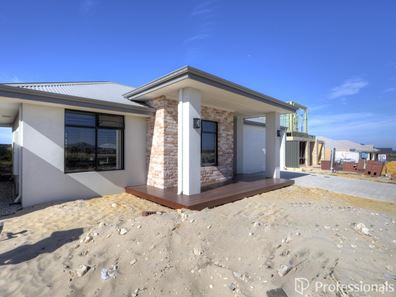 11 Solida Road, Jindalee WA 6036