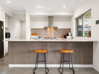 40 Tonalli Circuit, Lakelands WA 6180