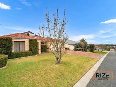 27 Chartwell Bend, Hocking WA 6065