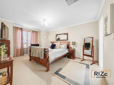 27 Chartwell Bend, Hocking WA 6065