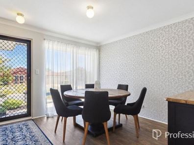 32 Teraglin Way, Warnbro WA 6169
