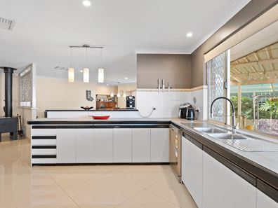 17 Labyrinth Street, Waikiki WA 6169