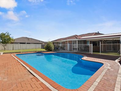 17 Labyrinth Street, Waikiki WA 6169