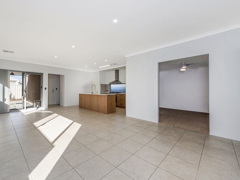 18 Warriedar Way, Golden Bay WA 6174
