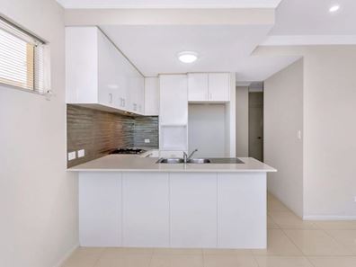 9/10 Montrose Way, Nollamara WA 6061