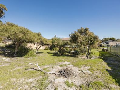 4 Theydon Grove, Two Rocks WA 6037