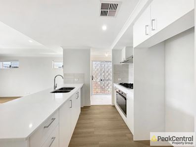 30 Orchardleigh Boulevard, Lakelands WA 6180
