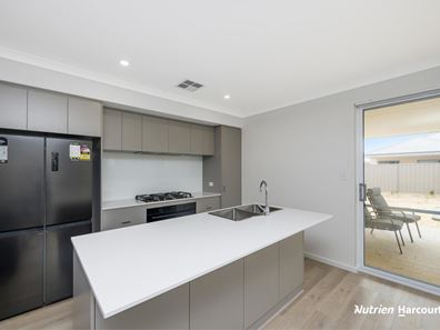 14 Empire Way, Yanchep WA 6035