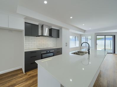 35 Boorara Way, Mckail WA 6330