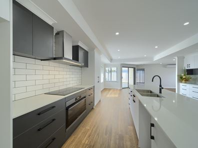 35 Boorara Way, Mckail WA 6330