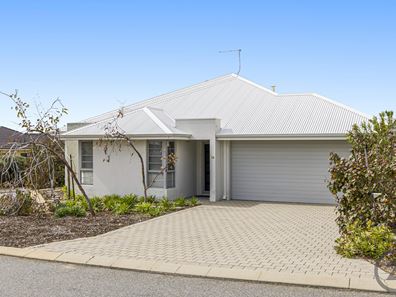 16 Cruentas Way, Halls Head WA 6210