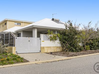 16 Cruentas Way, Halls Head WA 6210