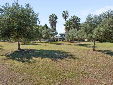 2 Beleura Avenue, Gingin WA 6503